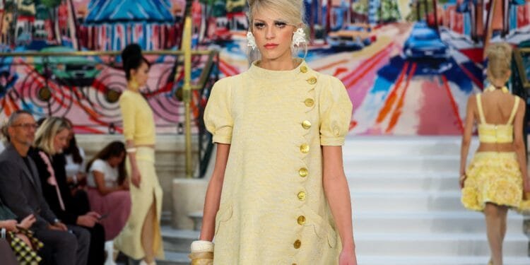 Paul Costelloe nods to 1960s, broken dolls inspire Bora Aksu at London Fashion Week 1 Paul Costelloe nods to 1960s, broken dolls inspire Bora Aksu at London Fashion Week
