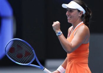 Pegula sets up Australian Open semi against Rybakina as Swiatek crashes out 2 Pegula sets up Australian Open semi against Rybakina as Swiatek crashes out