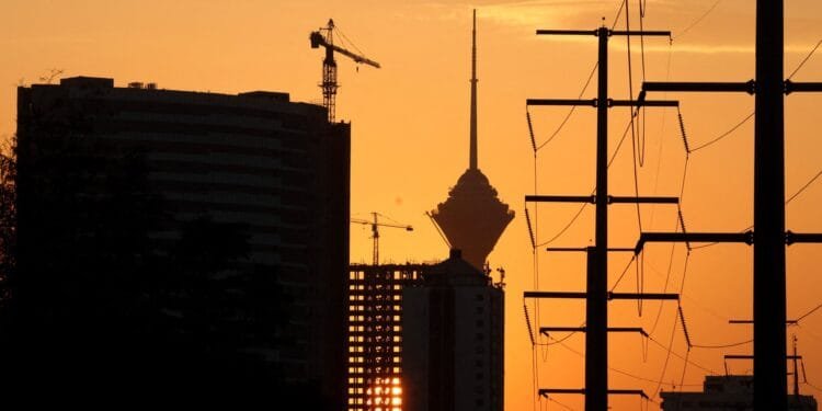 Political infighting as Iran navigates sanctions, lingering threat of war 1 Political infighting as Iran navigates sanctions, lingering threat of war