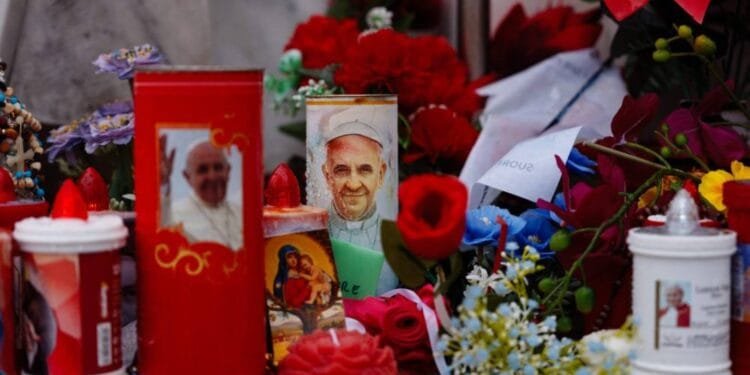 Pope put on ventilator after breathing crisis 1 Pope put on ventilator after breathing crisis