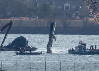 Recovery work resumes at the site of the deadly plane and chopper collision near Washington
