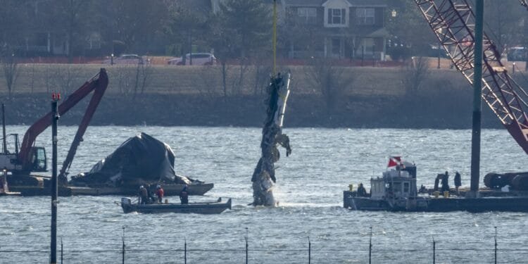 Recovery work resumes at the site of the deadly plane and chopper collision near Washington 1 Recovery work resumes at the site of the deadly plane and chopper collision near Washington