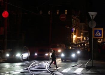 Russian attacks cut power for thousands in Ukraine as peace talks press on