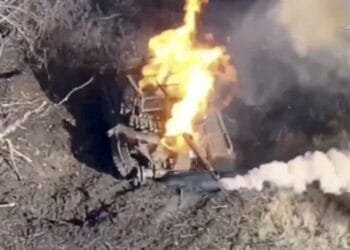 Russian forces bypass a key stronghold in a bid to cut off its supplies, a Ukrainian officer says