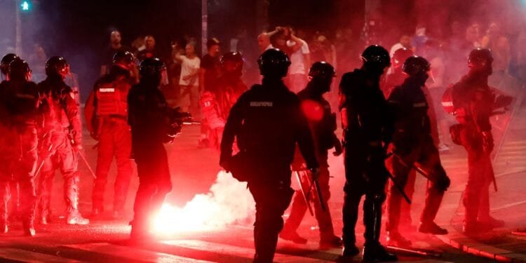 Serbian antigovernment protests escalate in third night of clashes 1 Serbian antigovernment protests escalate in third night of clashes