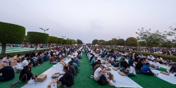 Sheikh Zayed Grand Mosque provides iftaar to 35,000 fasting people daily