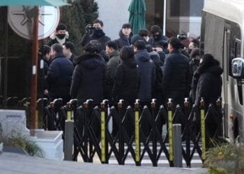 South Korean authorities halt bid to arrest Yoon after hours-long standoff