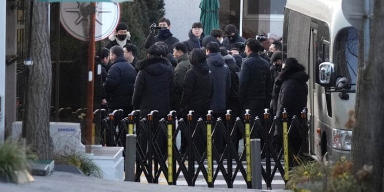 South Korean authorities halt bid to arrest Yoon after hours-long standoff