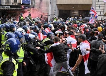 Starmer says UK will ‘never surrender’ flag to far-right protesters