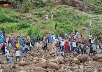 Sudan rescuers pull 370 bodies from Darfur landslides, many remain trapped
