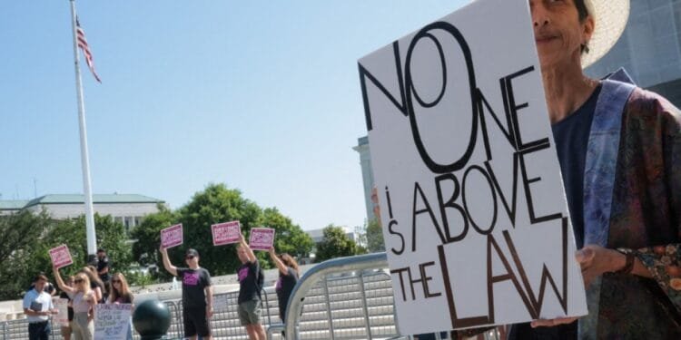 Supreme Court lets Trump restart deporting migrants to ‘third countries’