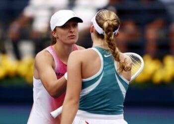 Swiatek stunned by teenager Andreeva in Dubai quarterfinals