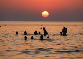 Syria orders full body swimwear for women on public beaches