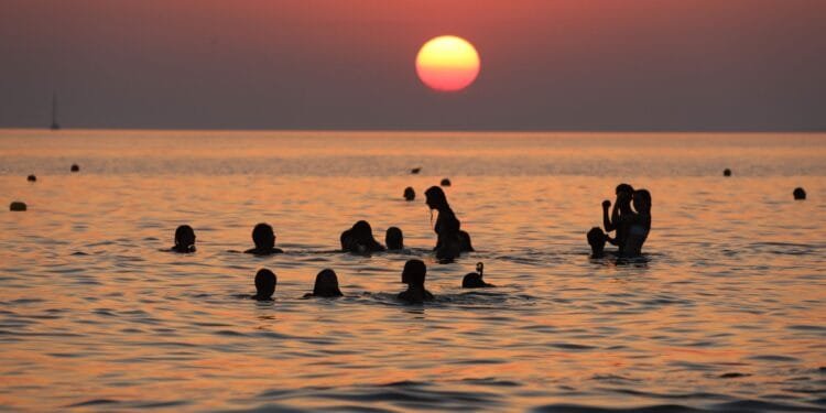 Syria orders full body swimwear for women on public beaches