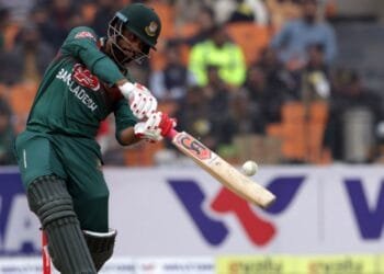 Tamim Iqbal: Bangladesh cricketer recovering at clinic after heart attack
