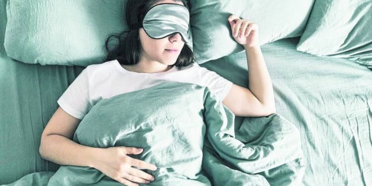 Teens with insomnia who lack sleep may be at risk for high blood pressure