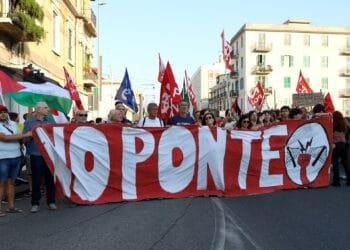 Thousands protest plan to build world’s longest bridge from Sicily to Italy