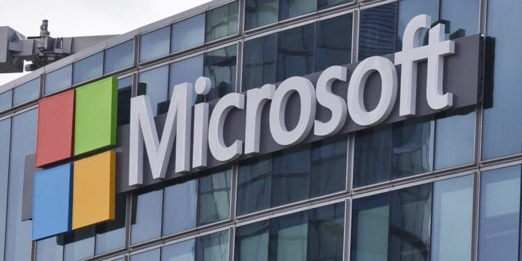 Thousands report outage affecting Microsoft services like Outlook