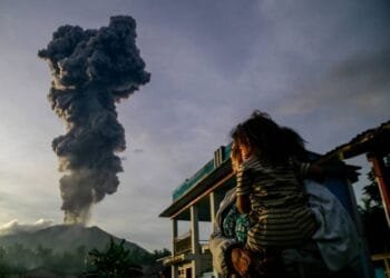 Thousands to be evacuated after Mount Ibu eruption