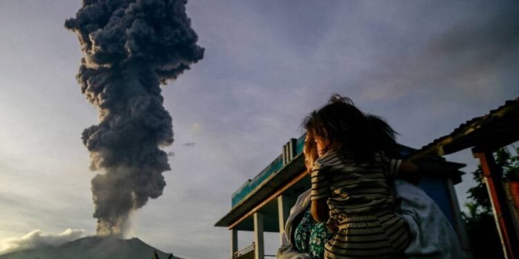 Thousands to be evacuated after Mount Ibu eruption