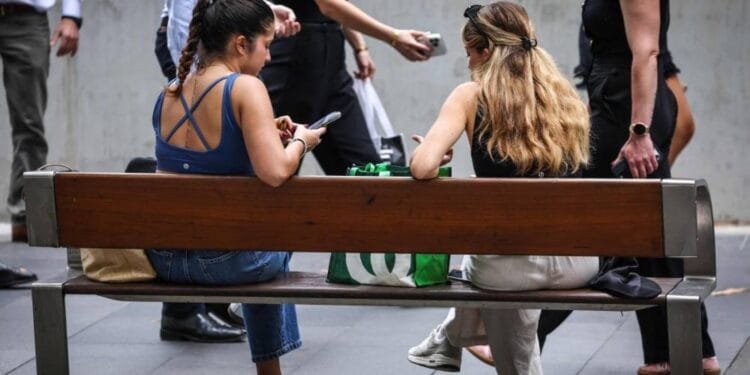 Thousands without power in Sydney amid heavy rain, damaging winds 1 Thousands without power in Sydney amid heavy rain, damaging winds