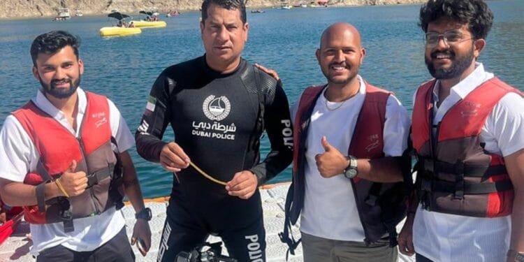 Tourist drops expensive necklace in waters of Hatta dam, Dubai Police retrieve it for him 1 Tourist drops expensive necklace in waters of Hatta dam, Dubai Police retrieve it for him