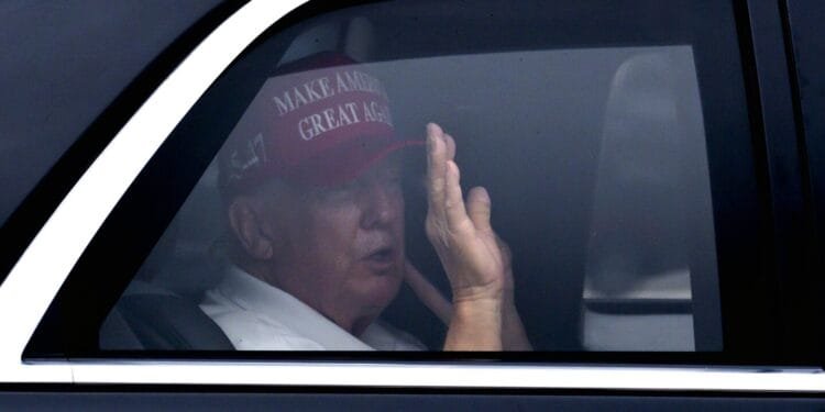 Trump administration gives schools a deadline to end DEI programs or risk losing federal money 1 Trump administration gives schools a deadline to end DEI programs or risk losing federal money