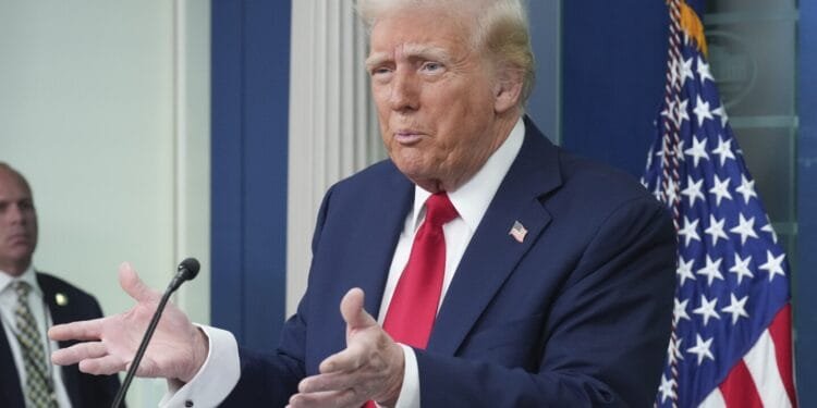 Trump consoles crash victims then dives into politics with attack on diversity initiatives 1 Trump consoles crash victims then dives into politics with attack on diversity initiatives