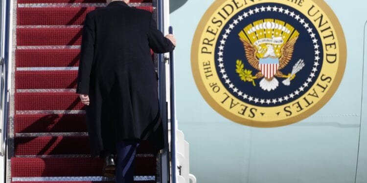 Trump tours Boeing plane to highlight aircraft maker’s delay in delivering a new Air Force One 1 Trump tours Boeing plane to highlight aircraft maker’s delay in delivering a new Air Force One