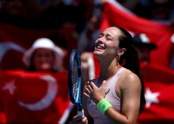 Turkiye’s Sonmez storms into Australian Open 2026 third round