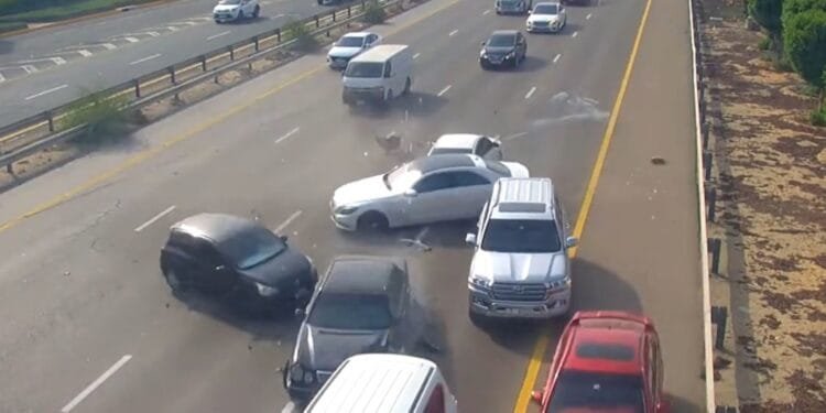 UAE saw 325 accidents in 2024 due to motorists' failure to give way to emergency vehicles 1 UAE saw 325 accidents in 2024 due to motorists