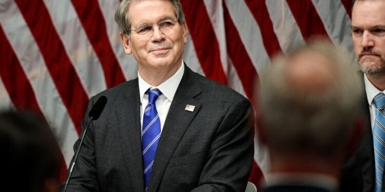 US-European sanctions could ‘collapse’ Russian economy: Trump aide