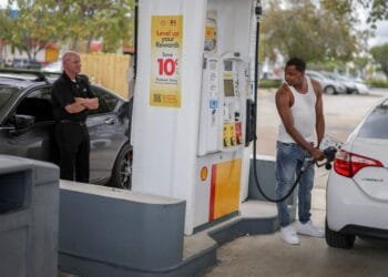 US producer inflation muted in March before import tariffs blast