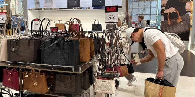 US retail sales rose modestly last month amid solid holiday shopping, boosting economy