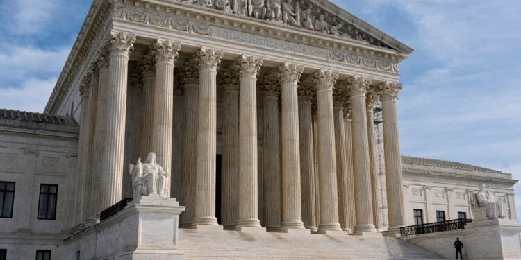 US top court allows Trump admin to revoke protected status for Venezuelans