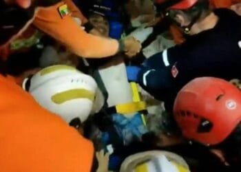 VIDEO: Man pulled alive from Myanmar quake rubble after five days