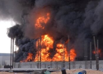VIDEO: Umm Al Quwain civil defence control a factory fire in Industrial Area