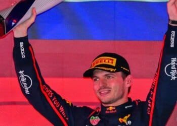 Verstappen wins Qatar GP to keep F1 world championship alive with Norris