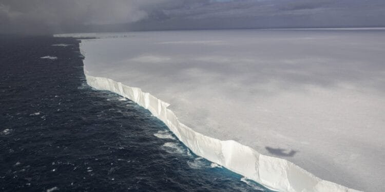 Wall of ice the size of Rhode Island heading toward penguin-packed island off Antarctica 1 Wall of ice the size of Rhode Island heading toward penguin-packed island off Antarctica