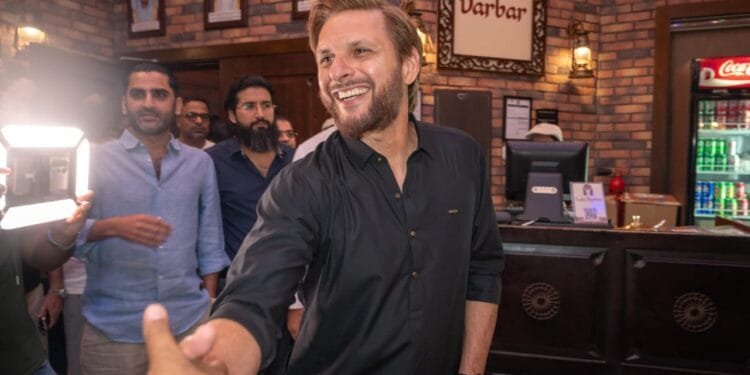 Afridi's Love for Pakistani Cusine Shines at Lala Darbar