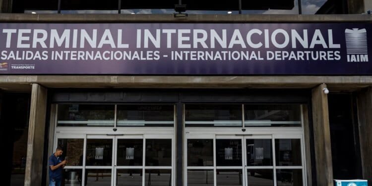 Why has Venezuela banned six international airlines amid US tensions?