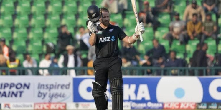 Williamson's century guides New Zealand into Tri-Nation series final