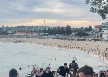 World reacts to Jewish festival shooting attack at Sydney’s Bondi Beach 2 World reacts to Jewish festival shooting attack at Sydney’s Bondi Beach