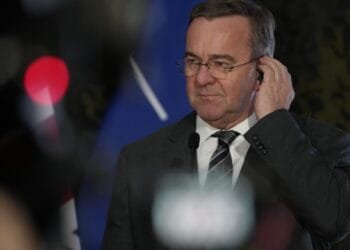 Zelenskyy, Macron discuss Western troop deployment in Ukraine before German defense chief visits