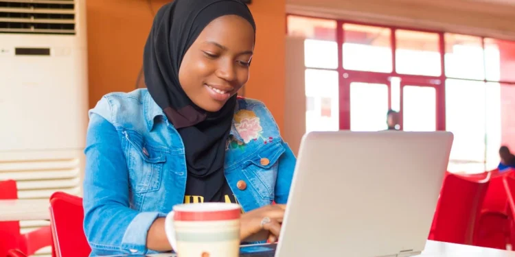 UAE: Women nearly 1 of 3 online gig workers; most are in software development, multimedia