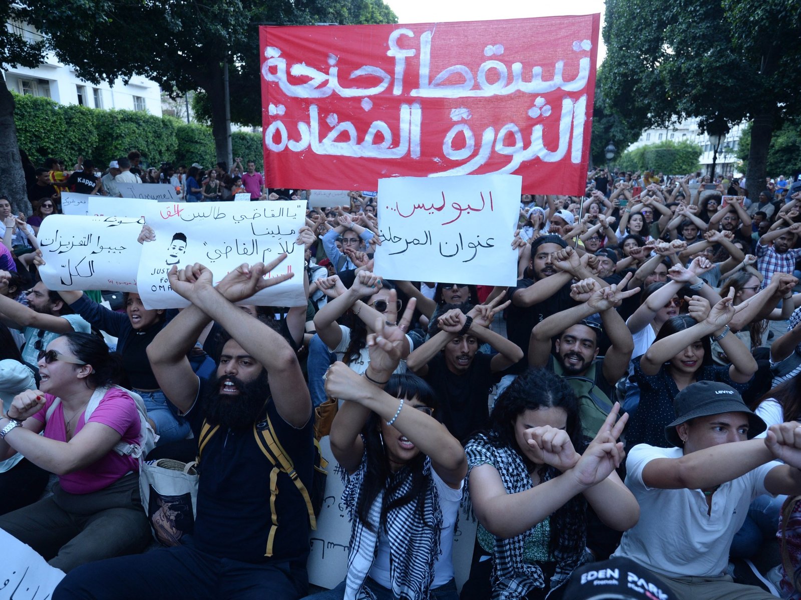 ‘Down with dictatorship’: Tunisians rally against gov’t crackdown on media