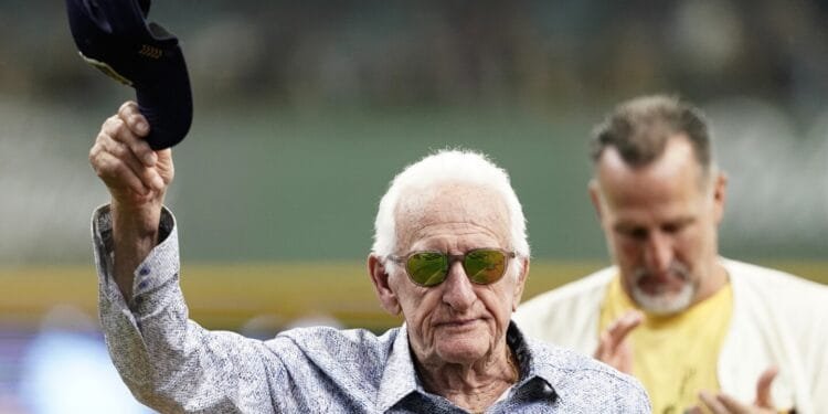 ‘Mr. Baseball’ Bob Uecker, Brewers announcer, dies at 90